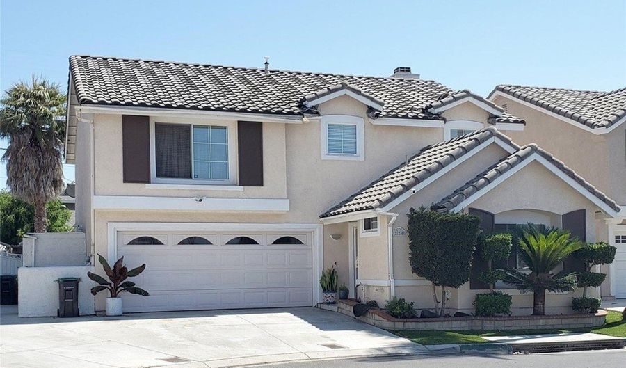 220 S Linhaven Cir, Anaheim, CA 92804 - 4 Beds, 3 Bath