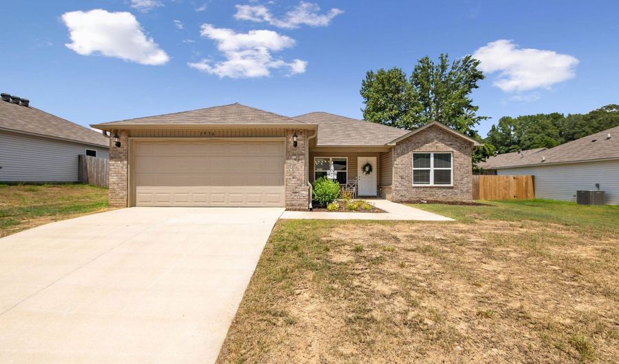 1936 Auburn Hills Dr, Benton, AR 72015 - 3 Beds, 2 Bath