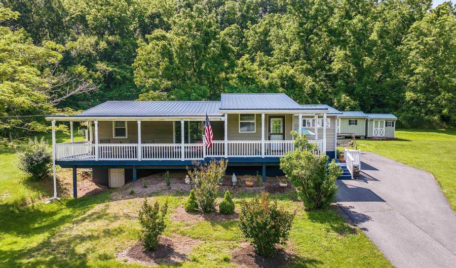 185 ESTALINE VALLEY Rd, Augusta Springs, VA 24411 - 3 Beds, 3 Bath