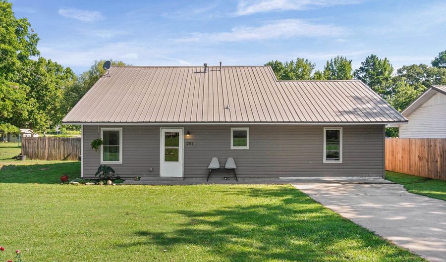 201 Hendrix St, Bald Knob, AR 72010 - 3 Beds, 2 Bath