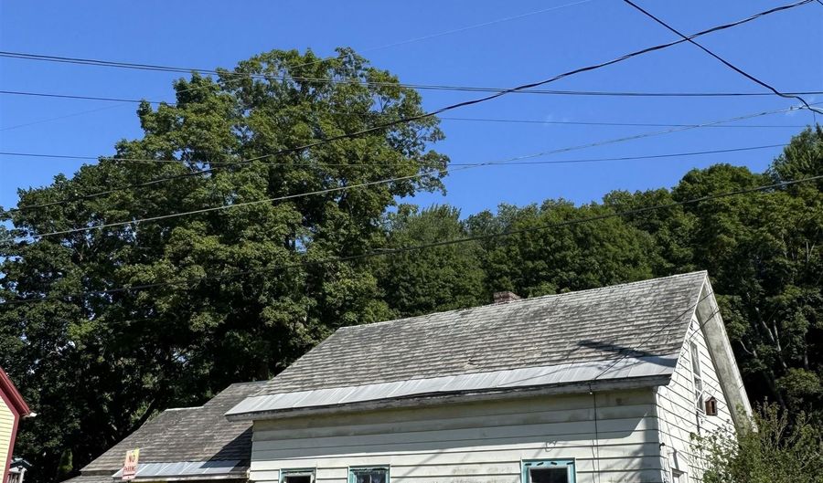 93 Clark St, Brattleboro, VT 05301 - 3 Beds, 1 Bath