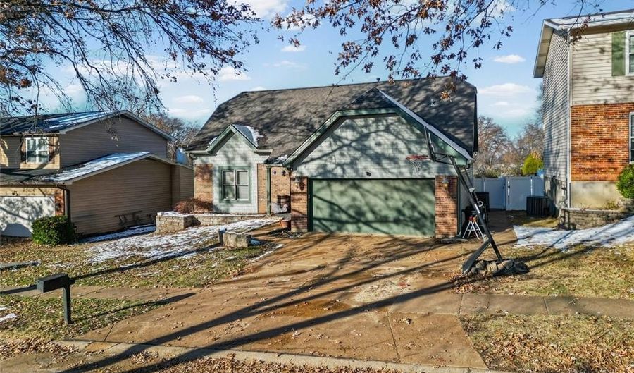 6115 Terri Lynn Dr, Affton, MO 63123 - 3 Beds, 3 Bath