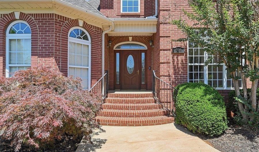 504 Kiowa Dr, Boiling Springs, SC 29316 - 4 Beds, 3 Bath