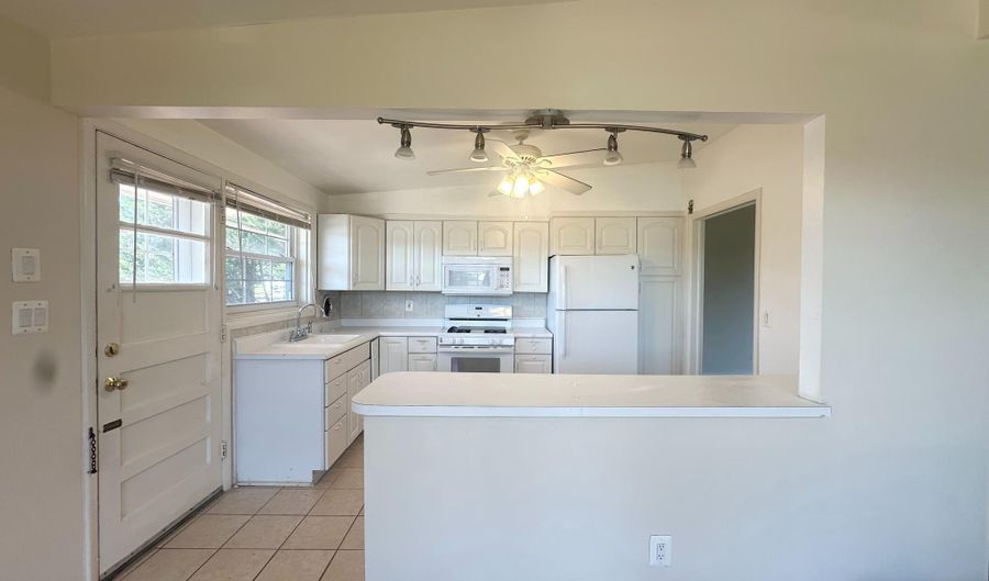 6629 CHIPPEWA Dr, Baltimore, MD 21209 - 4 Beds, 3 Bath