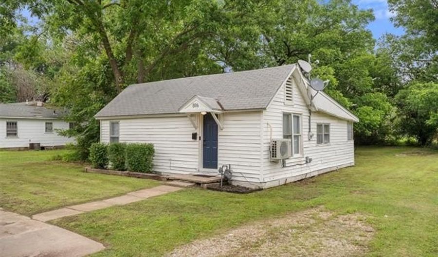 816 S Choctaw Ave, Bartlesville, OK 74003 - 2 Beds, 1 Bath