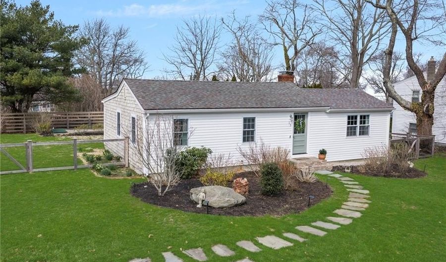 13 Starboard Ave, Jamestown, RI 02835 - 2 Beds, 2 Bath