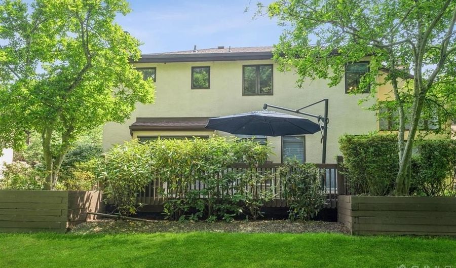 520 SAYRE Dr, Princeton, NJ 08540 - 2 Beds, 4 Bath