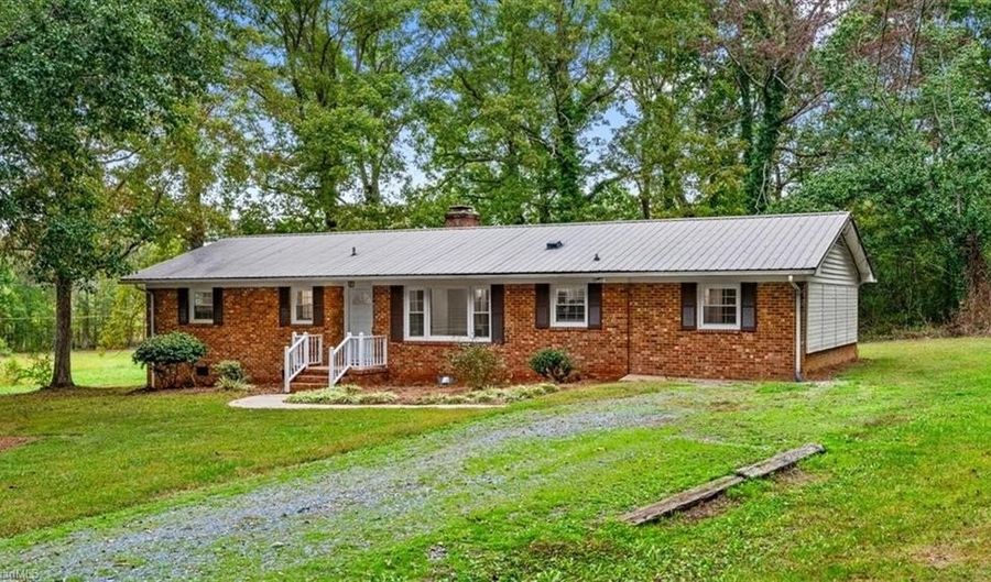 5979 US Highway 220, Asheboro, NC 27205 - 3 Beds, 2 Bath