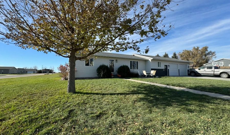1008 S 10th Ave, Britton, SD 57430 - 4 Beds, 2 Bath
