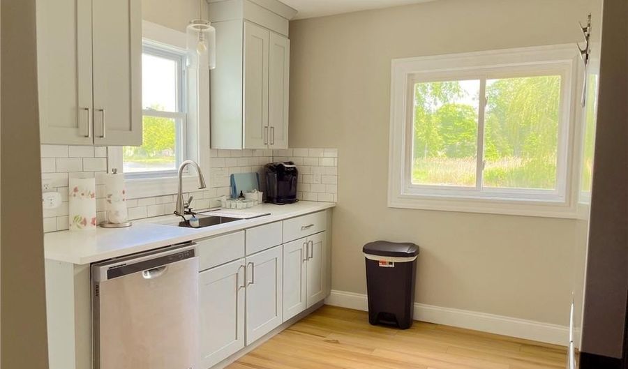 72 Sayles Ave, Warwick, RI 02889 - 3 Beds, 2 Bath