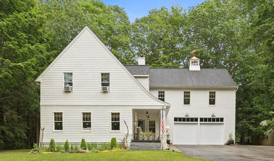2 Valley Ave, Falmouth, ME 04105 - 4 Beds, 3 Bath
