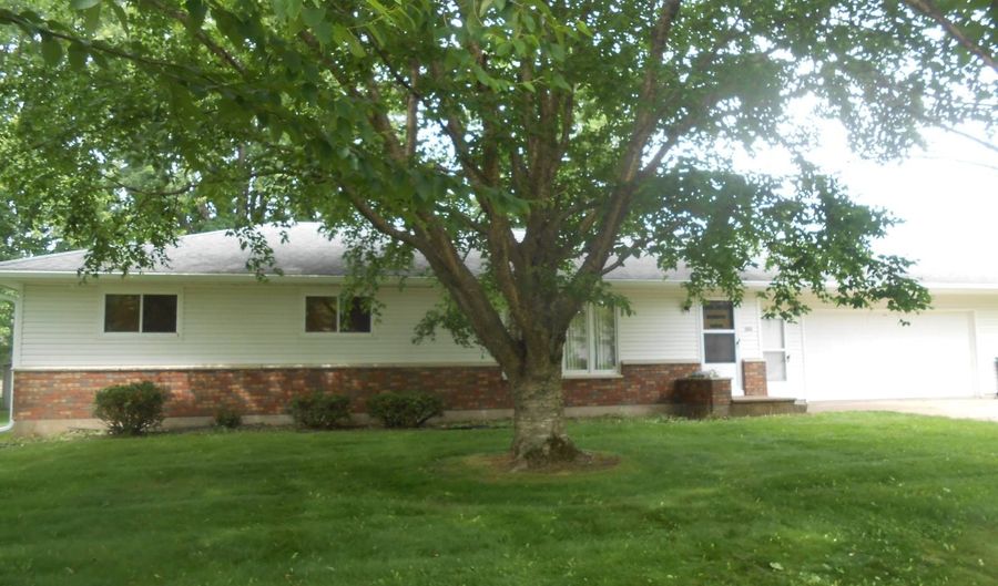 303 S 2nd Ln, Abbotsford, WI 54405 - 3 Beds, 2 Bath