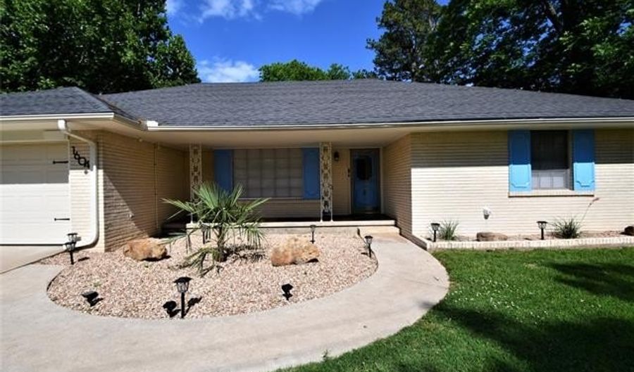 1604 Broadway Blvd W, Ada, OK 74820 - 3 Beds, 2 Bath
