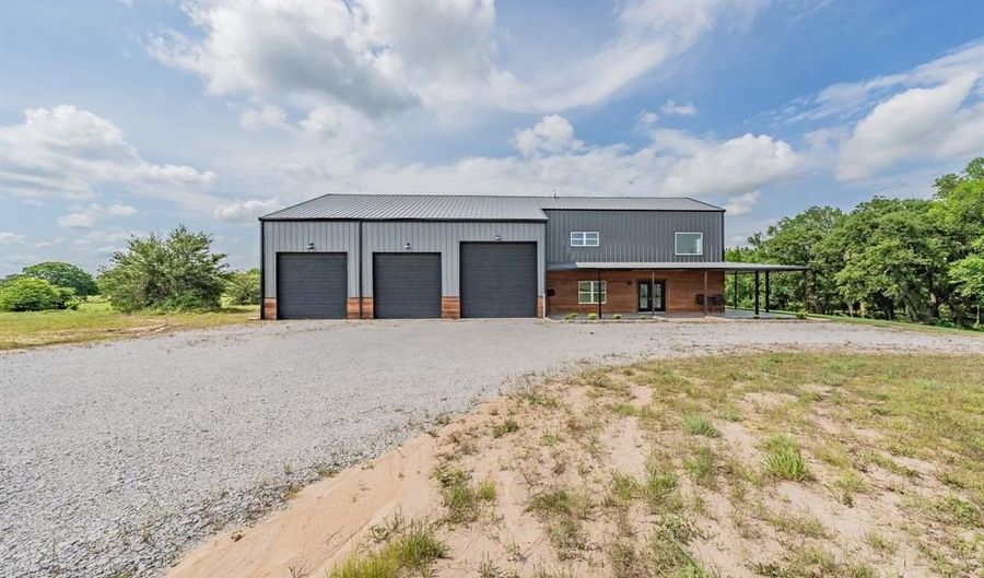 460 Rolling Hills Blvd, Alvord, TX 76225 - 3 Beds, 3 Bath