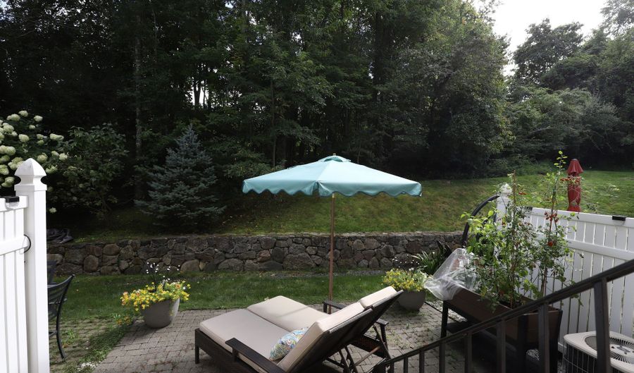 70 Woodcrest Ln 70, Danbury, CT 06810 - 2 Beds, 3 Bath