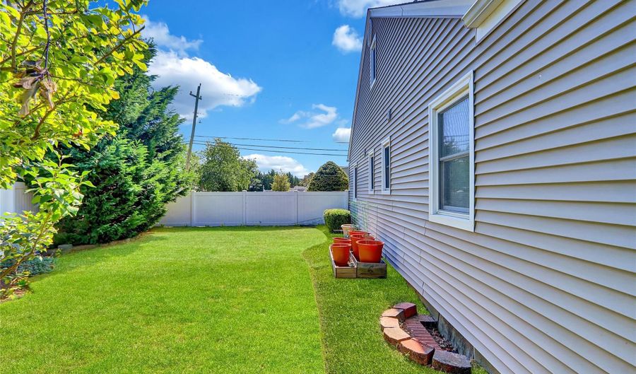 336 Richmond Ave, Amityville, NY 11701 - 5 Beds, 4 Bath