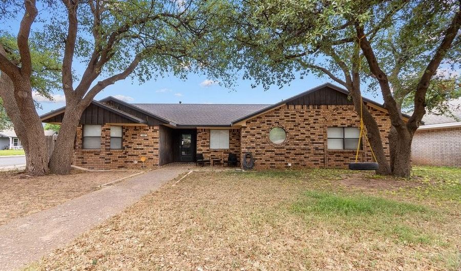 1407 Cedar Ln, Andrews, TX 79714 - 3 Beds, 2 Bath