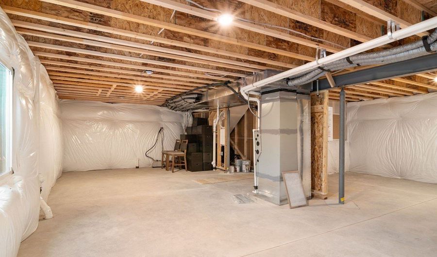 22292 E 38th Pl, Aurora, CO 80019 - 5 Beds, 3 Bath