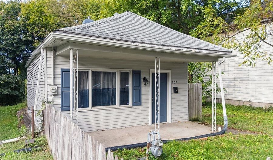 607 Olive Ln, Ambridge, PA 15003 - 2 Beds, 1 Bath