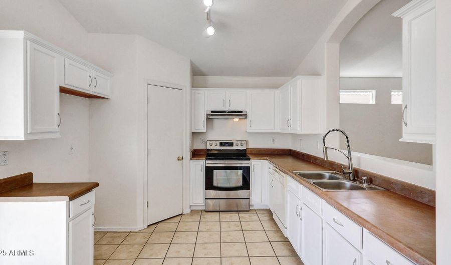 1401 S 107TH Dr, Avondale, AZ 85323 - 3 Beds, 2 Bath