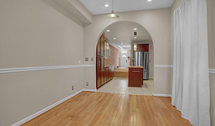 2308 E FAIRMOUNT Ave, Baltimore, MD 21224 - 4 Beds, 3 Bath