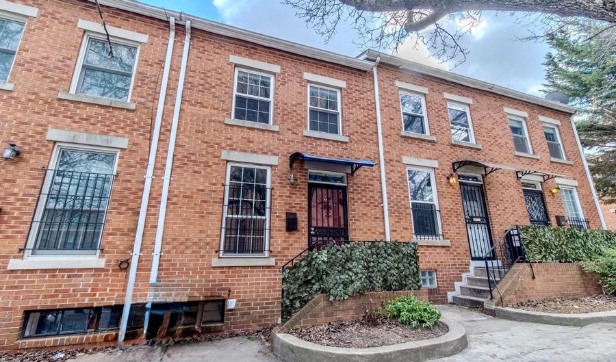 1805 E LAMLEY St, Baltimore, MD 21231 - 3 Beds, 2 Bath