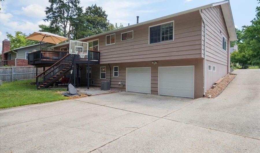 447 Maymont Dr, Ballwin, MO 63011 - 3 Beds, 2 Bath