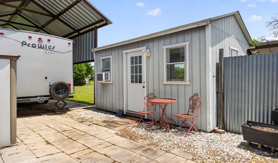 2112 N County Road 810, Alvarado, TX 76009 - 6 Beds, 7 Bath