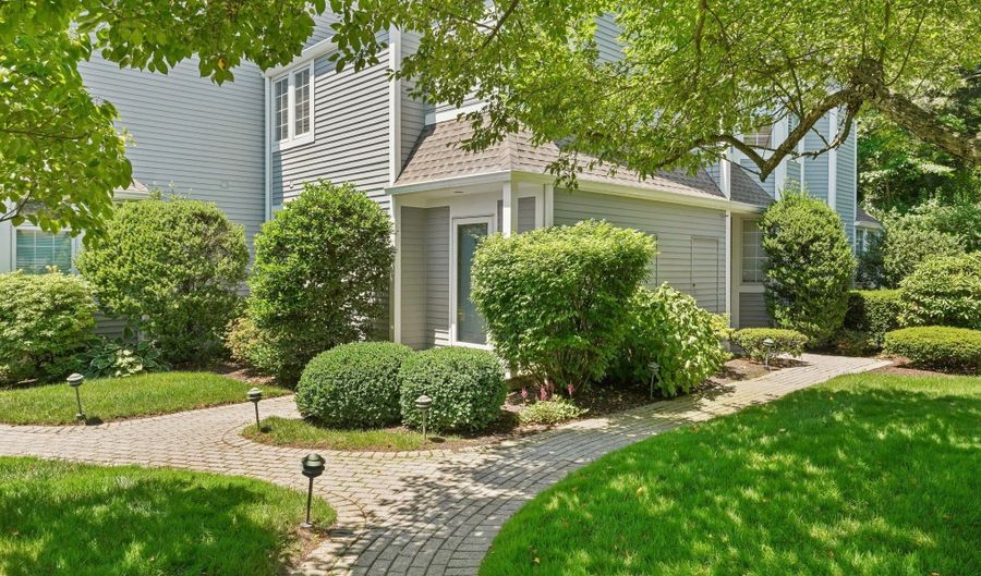 51 Hale Ln 51, Darien, CT 06820 - 1 Beds, 2 Bath