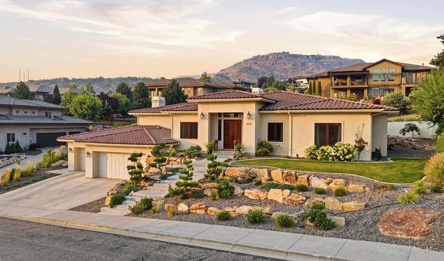 2816 E Hard Rock Dr, Boise, ID 83712 - 4 Beds, 5 Bath