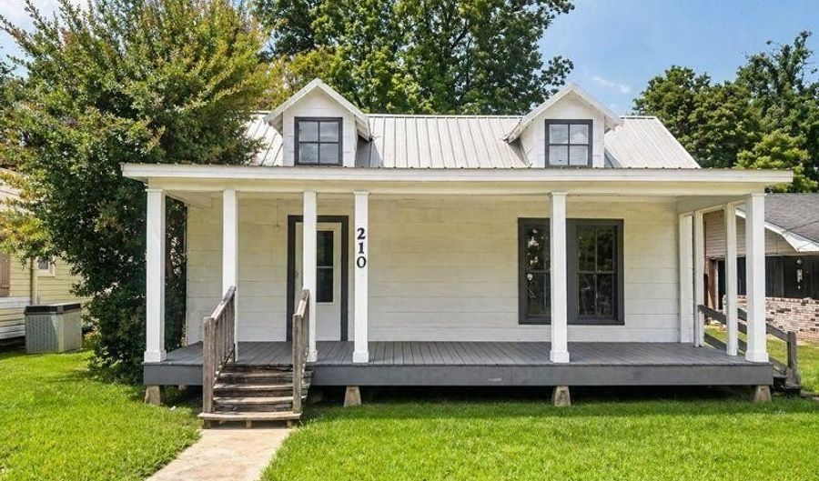 210 5th St, Abbeville, LA 70510 - 2 Beds, 1 Bath
