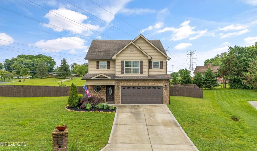 1017 Brighton Dr, Alcoa, TN 37701 - 3 Beds, 3 Bath