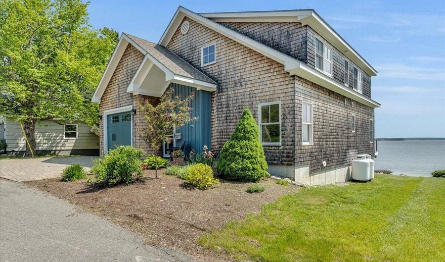 48 Ocean St, Belfast, ME 04915 - 4 Beds, 3 Bath