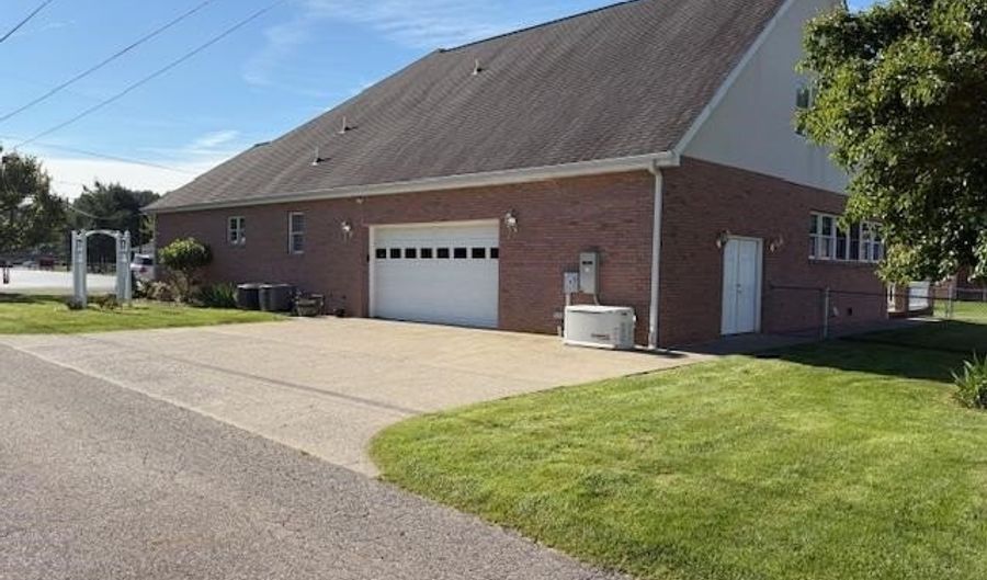 1400 Union Ave, Barboursville, WV 25504 - 4 Beds, 4 Bath