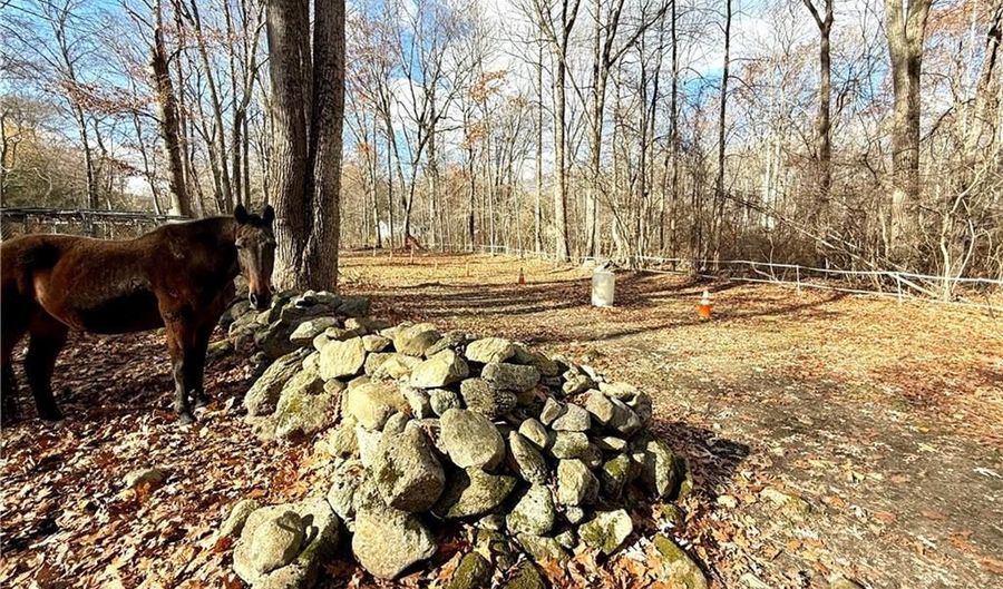 550 Twin Brook Ln, Coventry, RI 02816 - 3 Beds, 2 Bath