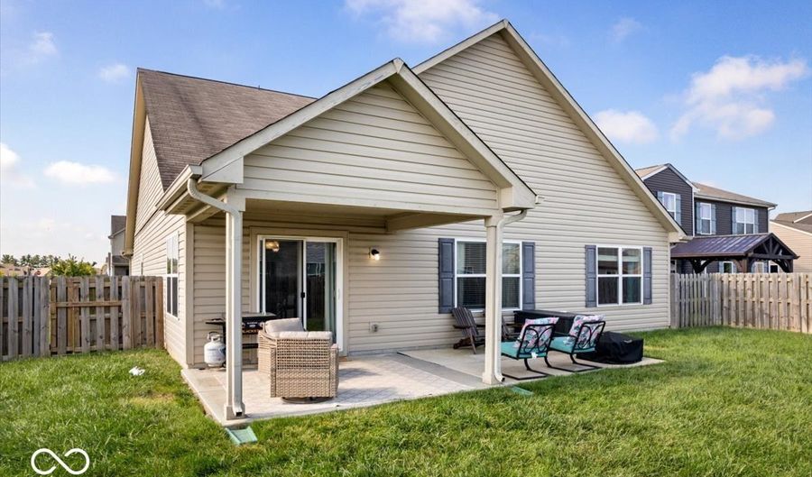 892 Coralberry Ln, Greenwood, IN 46143 - 3 Beds, 2 Bath