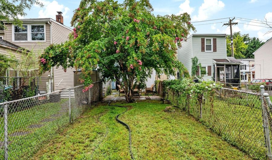 198 CLAY St, Annapolis, MD 21401 - 2 Beds, 2 Bath
