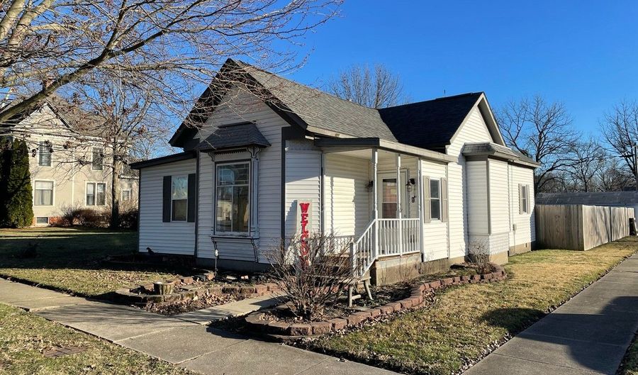 111 W Elm Ave, Atwood, IL 61913 - 3 Beds, 1 Bath