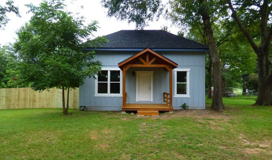 276 Commerce St, Alto, TX 75925 - 3 Beds, 2 Bath