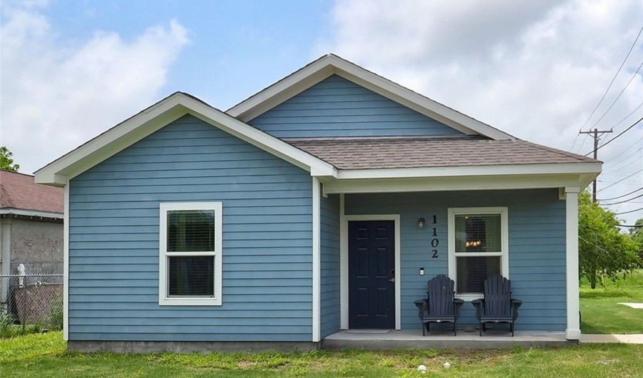 1102 S Mccampbell St, Aransas Pass, TX 78336 - 2 Beds, 2 Bath