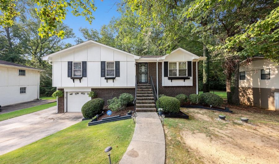 626 BASSWOOD Dr, Adamsville, AL 35005 - 4 Beds, 2 Bath