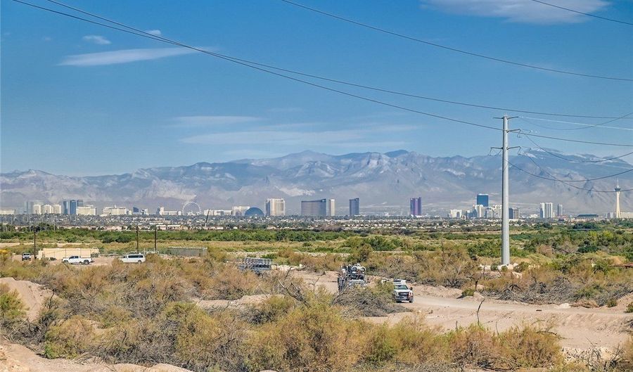 1185 HOLLOW REED Ct, Henderson, NV 89011 - 5 Beds, 4 Bath