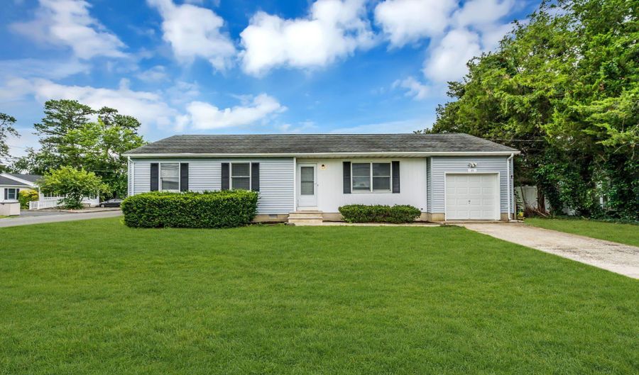 35 Spruce St, Beachwood, NJ 08722 - 3 Beds, 2 Bath