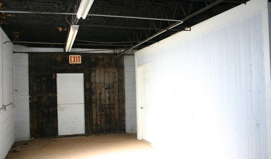 906-908 S Main St, Andrews, TX 79714 - 0 Beds, 0 Bath