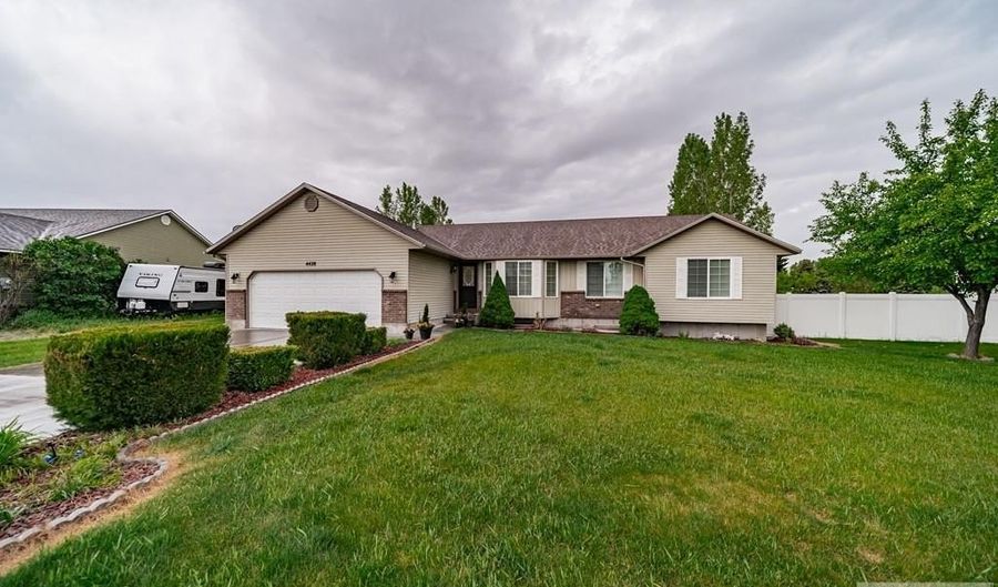4428 High Desert Dr, Ammon, ID 83406 - 6 Beds, 3 Bath