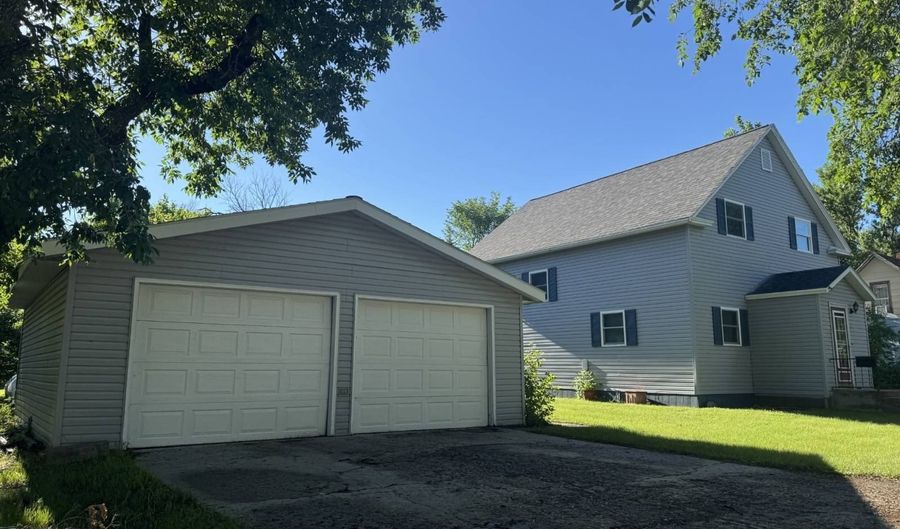 707 Ohmer St, Bottineau, ND 58318 - 3 Beds, 2 Bath