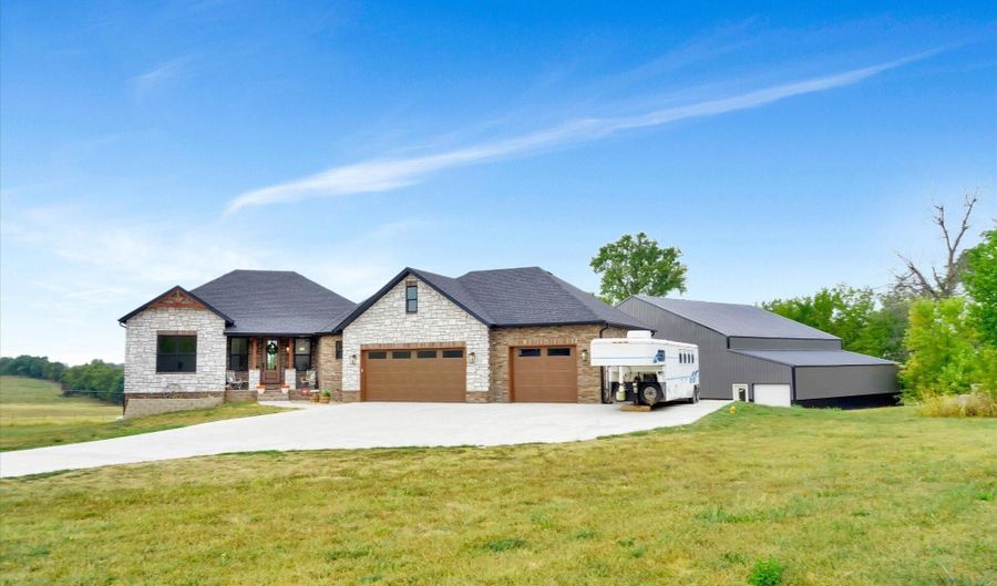 415 S Piper Ave, Ash Grove, MO 65604 - 5 Beds, 5 Bath