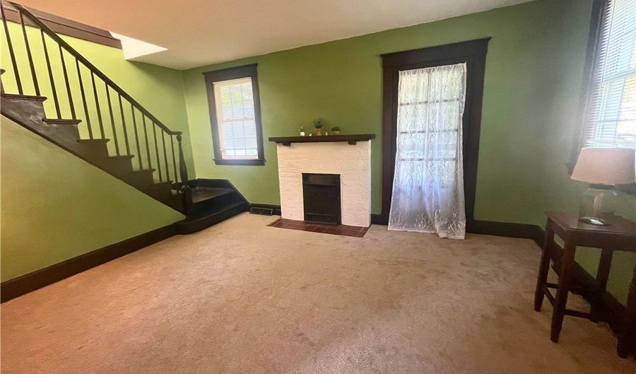 521 Brittain Rd, Akron, OH 44305 - 2 Beds, 1 Bath