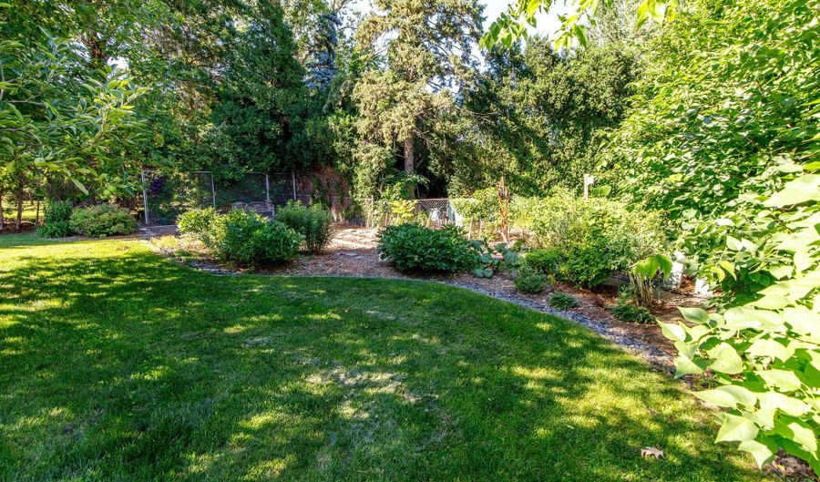 2216 Duff Ave, Ames, IA 50010 - 5 Beds, 2 Bath