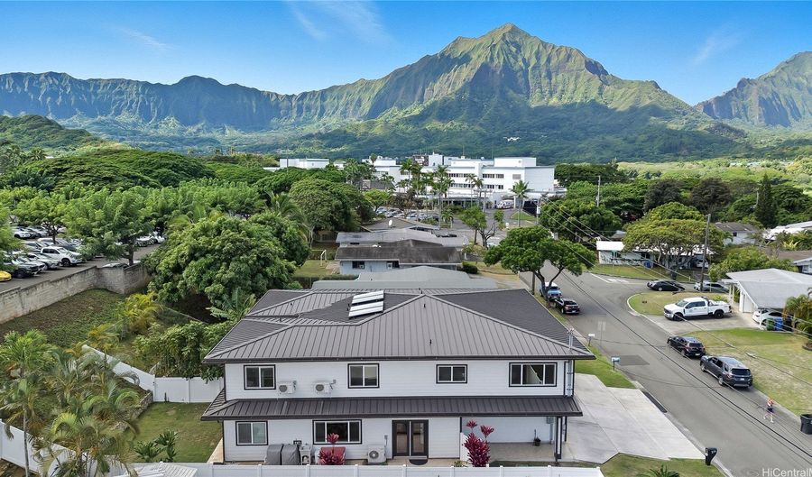 1379 A Manu Aloha St B, Kailua, HI 96734 - 5 Beds, 3 Bath